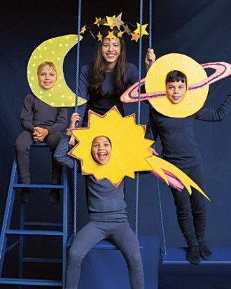 16 DIY Easy Costumes For Kids (No Sew!) Outer Space Costume, Costumes Faciles, Meme Costume, Space Costumes, Outer Space Party, Star Costume, Last Minute Halloween Costumes, Easy Costumes, Space Party