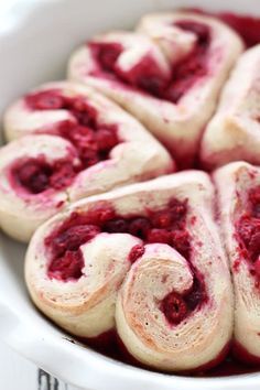 Raspberry Rolls, Heart Shaped Food, Valentines Snacks, Healthy Valentines, Valentines Baking, Bakery Ideas, Valentine Desserts, Valentine Dinner, Heart Shaped Cookies