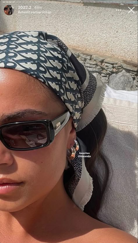 Beach Head Scarf, Head Bandana, Summer Pics, Head Scarf Styles, Ways To Wear A Scarf, Scarf Outfit, Italy Outfits, Stylish Glasses, Scarf Headband