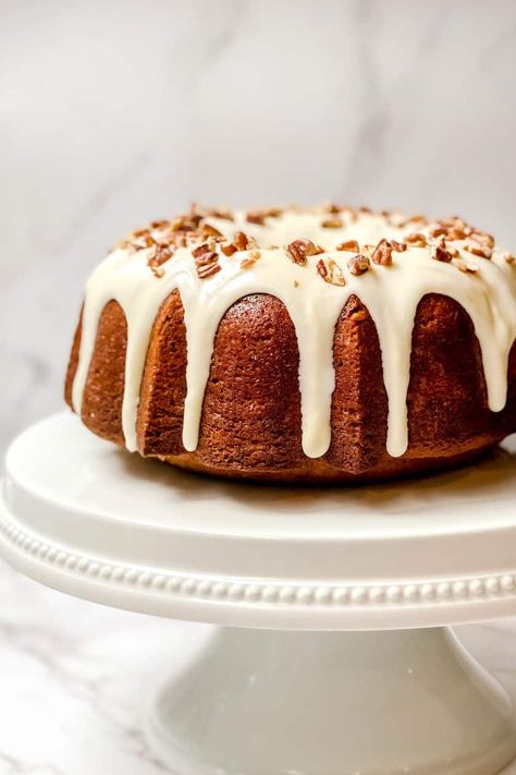 Hummingbird Cake is a moist and dense cake filled with ripe bananas, pineapple, pecans, and deliciously savory spices. Tweaked slightly from the original, this cake is simplified and made even easier in a Bundt pan. And, of course, drizzled in a thick cream cheese glaze for the ultimate in flavor. Dense Cake, Bunt Cake Recipe, Easy Bundt Cake Recipes, Hummingbird Cake Recipes, Easy Bundt Cake, 31 Daily, Easy Sweets, Bundt Cake Recipe, Hummingbird Cake