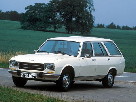 Peugeot 504 Break 1970 Peugeot France, Rally Car Racing, Peugeot 504, Auto Retro, Citroen Ds, Family Car, Rally Car, Retro Cars, Station Wagon