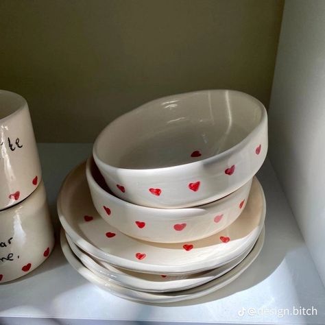 Cute Bowls Aesthetic, Cool Ceramic Bowls, Preppy Ceramics, Etsy Cute Stuff, Cute Kitchen Plates, Cool Bowls Ceramics, Kitchen Bowl Decor, Ceramic Heart Bowl, Ceramic Heart Mug