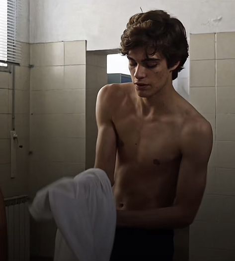 Theodore Nott Shirtless Pics, Theo Nott Wallpaper, Lorenzo Zurzolo Shirtless Photos, Slytherin Boys All Together, Slytherin Boy Aesthetic, Cute Italian Guys, Theodore Nott Lorenzo Zurzolo, Theodore Nott X Y/n, Niccolo Baby