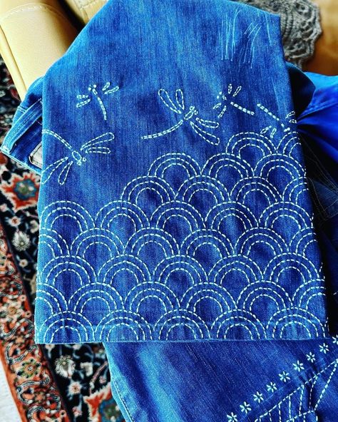 Shasiko Embroidery, Sashiko Jeans, Sashiko Kimono, Sashiko Jacket, Denim Jacket Embroidery, Sashiko Pattern, Simple Hand Embroidery Patterns, Diy Embroidery Designs, Sashiko Embroidery