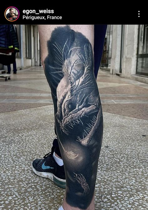 Anglerfish Tattoo, Angler Fish Art, Sea Tattoo Sleeve, Angler Fish Tattoo, Realistic Tattoo Ideas, Calf Sleeve Tattoo, Ocean Theme Tattoos, Underwater Tattoo, Collage Tattoo