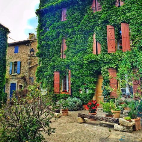 Saignon, Vaucluse, France | Photographe : @france4you sur Instagram Saignon France, Old Town, The House, France, On Instagram, Instagram