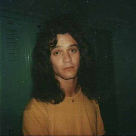 taken around 1978, he was 23🥺 Alex Van Halen, 80s Men, Best Guitarist, Eddie Van Halen, Rock N’roll, Mötley Crüe, Van Halen, Guitar Player, Rare Photos