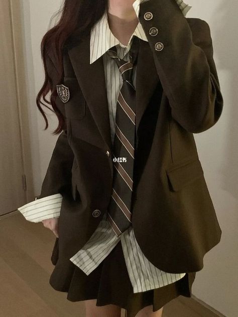 Soft Dark Academia Aesthetic Outfits, Dark Academy Aesthetic Outfit, Soft Dark Academia Aesthetic, Soft Dark Academia, Dark Academia Outfit Women, University Uniform, Academia Aesthetic Outfit, Dark Academia Outfit, Dark Academia Outfits