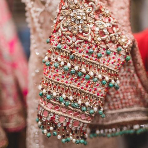 Tarun Tahiliani Lehenga, Madeleine Vionnet, Latest Bridal Blouse Designs, Maggam Work Blouse, Charles James, Wedding Saree Blouse Designs, Saree Blouse Neck Designs, Wedding Blouse Designs, Sari Blouse Designs