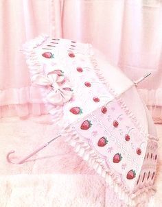 Pink parasol Strawberry Umbrella, Kawaii Umbrella, Cute Umbrellas, Under My Umbrella, Umbrellas Parasols, Kawaii Accessories, Kawaii Aesthetic, Pink Tulle, Sweet Lolita