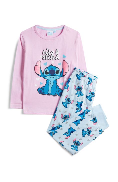 Primark ha lanzado una colección de 'Lilo y Stitch' (y estamos muriendo de amor)- CosmopolitanES Stitch Pajamas, Cute Disney Outfits, Stitch Toy, Cute Pjs, Cute Sleepwear, Cute Pajama Sets, Stitch Clothes, Cute Stitch, Cute Lazy Outfits