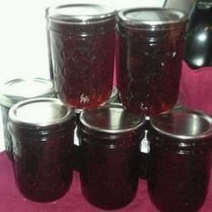 SURE.JELL® Grape Jelly @keyingredient Jelly From Juice, Grape Jelly Recipe, Homemade Grape Jelly, Concord Grape Jelly, Jalapeno Jelly, Homemade Jelly, Canning Jam, Jelly Recipe, Canning Ideas