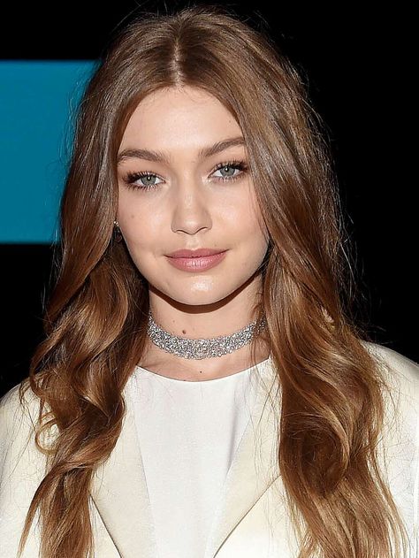 CFDA Fashion Awards, Inside, New York, USA - 05 June 2017 Gigi Hadid Hair Brown, Gigi Hadid Hair Color, Gigi Hadid Hair, Celebrity Hair Colors, Multi Colored Hair, Hair Color Light Brown, Super Hair, Light Hair Color, Hair Inspiration Color