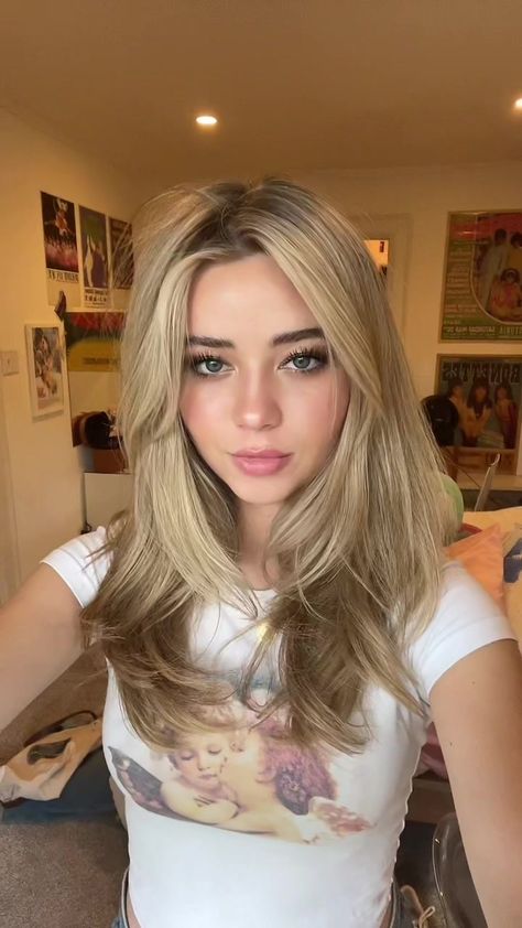 Hair Cut Long Face Girl, Curtain Bang Layers Medium Hair, Layers Inspo Medium Hair, Curtain Bangs Long Hair Circle Face, Blonde Blowout Layers, Blonde Side Part Hairstyles, Cute Layered Haircut Mid Length Straight, Blond Hair Tones, Soft Layers With Wispy Bangs