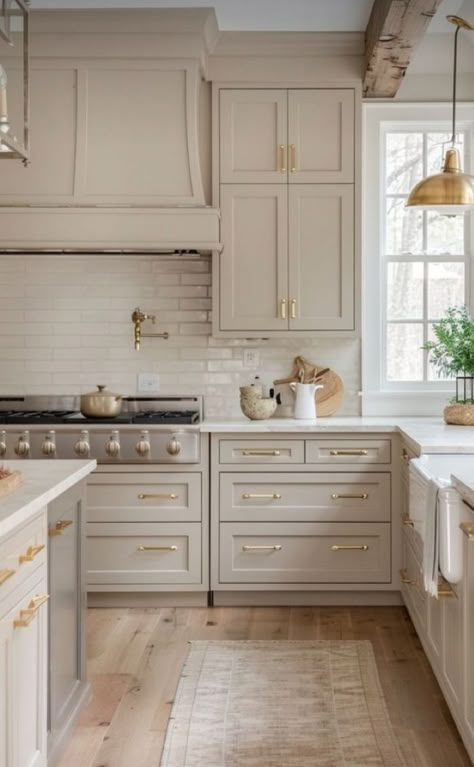 Beige Kitchen Cabinets, Beige Cabinets, Cabinets Ideas, Paint Inspiration, Casa Country, Beige Kitchen, Timeless Kitchen, Kitchen Cabinet Colors, Kitchen Inspiration Design