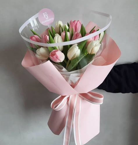 Large Flower Bouquet, Tulip Flower Bouquet, Tulip Bouquets, Flower Bouquet Delivery, Minimalism Living, Diy Bouquet Wrap, Luxury Flower Bouquets, Bouquet Delivery, Flower Bouquet Diy