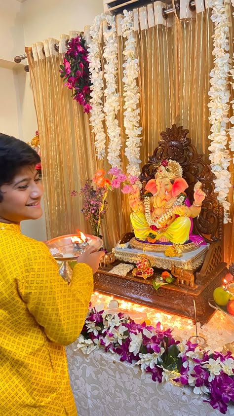 Ganpati Preparation Snap, Ganesh Chaturthi Outfit Ideas, Ganesh Chaturthi Instagram Story Ideas, Ganpati Bappa Snapchat Story, Ganpati Snapchat Story, Ganesh Chaturthi Snap, Ganpati Bappa Snap, Ganpati Instagram Story, Ganpati Snap