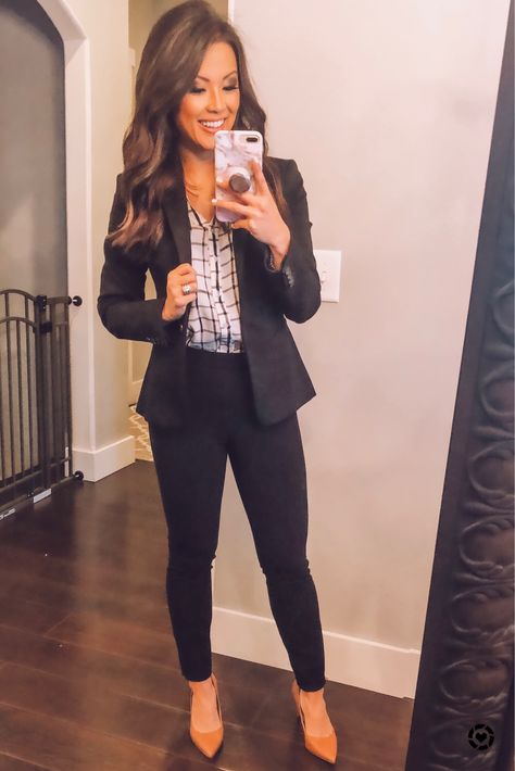 Bank Job Outfits Work Attire, Professional Bank Work Outfit, Women Career Outfits, Banking Work Outfits, Womens Bank Teller Outfits, 2023 Fashion Trends Business Casual, Business Professional Outfits With Blazer, Manager Attire Women, Business Casual Bank Work Wear