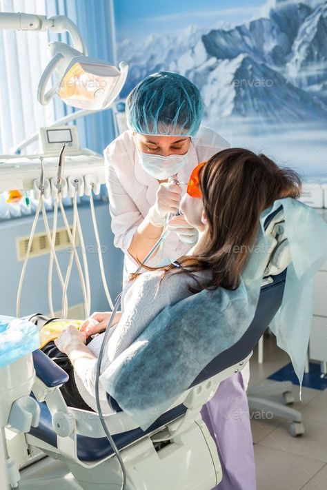 Dental Pictures, Dental Wallpaper, Dental Photos, Dental Hygiene Student, Dentist Art, Female Dentist, Dental Photography, Kedokteran Gigi, Dentistry Student