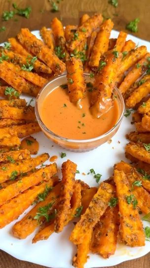 112 reactions · 35 shares | 🥕Yes! Carrot fries!👇 Can't get simplier than that! Bursting with flavor and nutrient-packed goodness, this simple dish is a feast for the senses inspired by @essen_paradies Ingredients: 500g carrots 2 tablespoons olive oil 3 tablespoons cornstarch 1 tsp garlic powder 1 tsp smoked paprika 1 tsp peppers 1 tsp Italian herbs 1/2 tsp pepper 1 tsp salt ➡️ Bake at 428 °F for 25 minutes Like and follow @faves_recipes for more healthy snack ideas #healthy #healthyfood #healthysnacks #healthyeats #carrots #carrotfries #snackideas #vegetables #nutritious #herbs #healthyliving #homemadefood #eatclean #nourishingfood #crispygoodness #loveyourself #loveyourbody #lowcarb #lowcarbrecipes#reels | Meg/Food lover/ Nourishing recipes | sidequestdj · Original audio Crispy Carrot Fries, Carrot Fry, Carrots Healthy, Carrot Fries, Thanksgiving Menu Ideas, Tasty Recipes Videos, Salty Foods, Healthy Homemade Recipes, Idee Pasto Sano