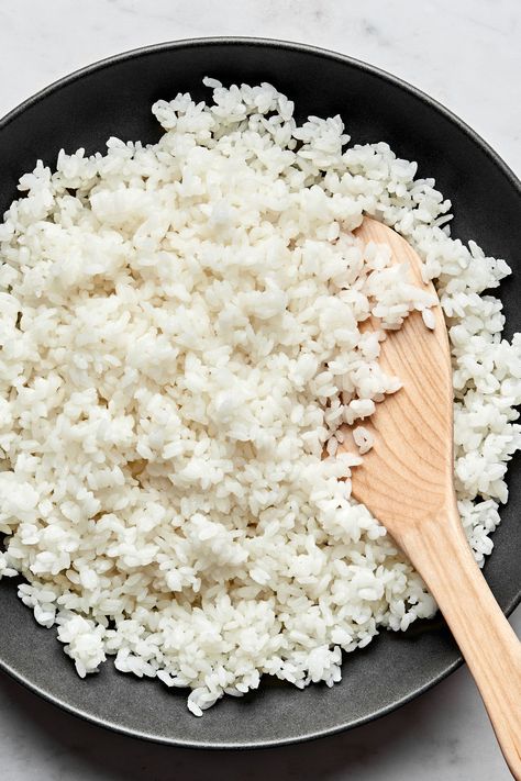 If you can make regular rice, you’re already on your way to perfect sushi rice at home. You’ll add unseasoned rice vinegar, sugar, and salt for sushi rice for all your bowls and rolls. Cooking Sushi Rice, Perfect Sushi Rice, Best Sushi Rice, Types Of Sushi Rolls, Making Sushi Rice, Cooking Sushi, Sushi Rice Recipes, Easy Sushi, Types Of Sushi