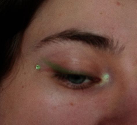 Green eye makeup diamonds idea for makeup Makeup With Gemstones, Gemstone Makeup Eye, Gemstones Makeup, Gemstone Makeup, Green Eye Look, Gem Makeup, Eye Gems, Formal Makeup, Face Gems