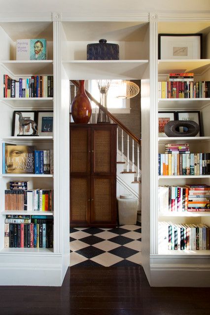 Bookcase Doorway, Built In Shelves Living Room, Snug Room, Diy Living Room Decor, Eclectic Living, Casa Country, Home Library Design, Bookcase Wall, Transitional Living