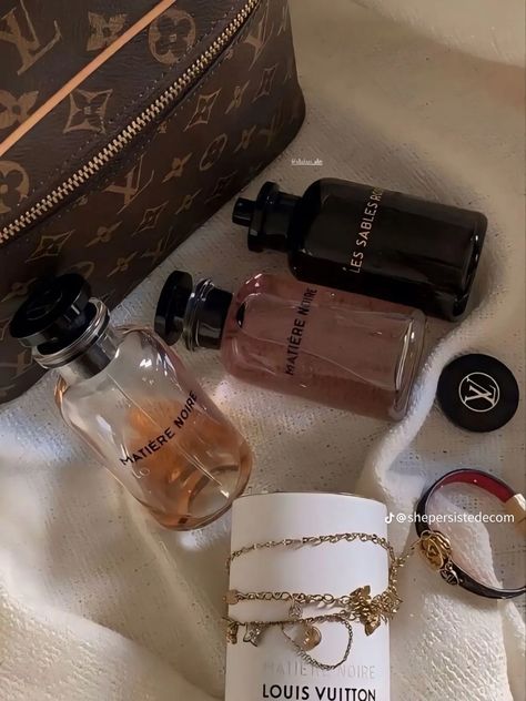 Louis Vuitton Perfume, Expensive Perfume, Fyp Aesthetic, Luxury Girl, Iphone Photo App, Perfume Scents, Luxury Aesthetic, Luxury Makeup, روتين العناية بالبشرة