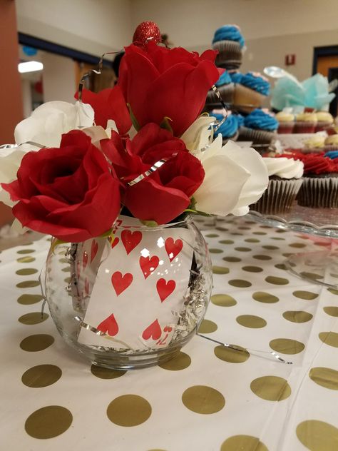 Deck Of Cards Centerpiece, Deck Of Cards Decor, Queen Of Hearts Centerpiece Ideas, 7 Of Hearts Playing Card, Vegas Centerpieces, Casino Decor, 18th Ideas, Burger Ideas, Cool Flowers