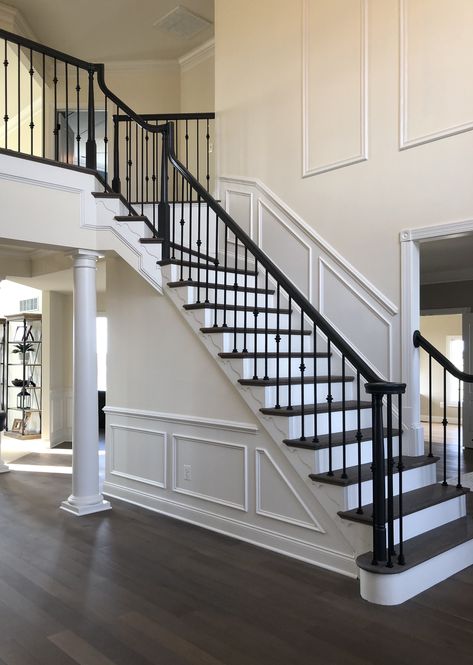 Traditional Staircase Ideas, Staircase Painted Black, Modern Colonial Staircase, Black Stair Balusters, American Staircase, Dark Staircase Ideas, Black Railing Stairs, Black Banister, Painted Stair Railings