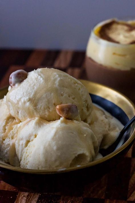 Lush Macadamia Keto Ice Cream - Low Carb | Mad Creations Hub Macadamia Milk, Brookies Recipe, Ice Cream Recipes Machine, Avocado Ice Cream, Low Carb Ice Cream, Lowest Carb Bread Recipe, Milk Ice Cream, Cooking Bacon, Keto Ice Cream