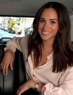 Megan Markle Prince Harry, Rachel Markle, Meghan Markle Hair, Estilo Meghan Markle, Meghan Markle Photos, Brunette Aesthetic, African Print Maxi Skirt, Princess Katherine, Princess Meghan