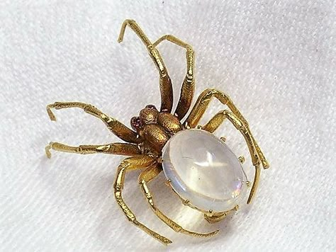 Spider Brooch, Bug Jewelry, Spider Jewelry, Bijoux Art Nouveau, Insect Jewelry, Art Nouveau Jewelry, Animal Jewelry, Spiders, Kitsch