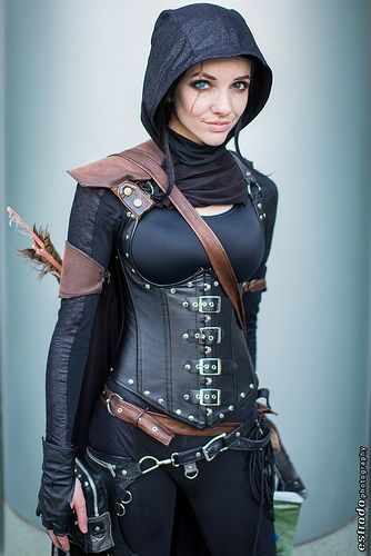 Vampire Hunter Outfit Female, Ren Fair Assassin, Medieval Thief Outfit, Female Battle Outfit, Medieval Clothing Women Warriors, Assassin Costume Female, Huntress Outfit, Female Warrior Costume, Battle Outfits Women