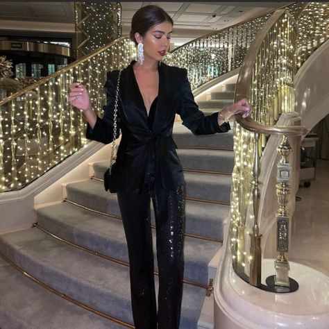 Black Sequin Pants Outfit, Sequins Pants Outfit, Outfit Navidad, Black Sequin Pants, Bar Outfits, Silky Pants, Sequin Leggings, High Waisted Black Leggings, Gold Watches