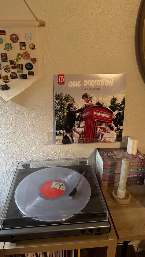 Vinyl Collection Aesthetic, One Direction Vinyl, Harry House Vinyl, Vinyl Record Harry Styles, Vinyl Aesthetic Harry Styles, Home One Direction, Lana Vinyl Aesthetic, Lana Del Ray Vinyl Aesthetic, One Direction Room