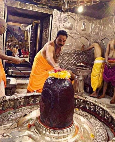 Mahakaleshwar Jyotirlinga without Kavacha in Ujjain, Madhya Pradesh Dream Kedarnath, Maha Kal, Bhagwan Shiva, Mahakaleshwar Jyotirlinga, Om Namashivaya, Lord Shiva Names, History India, Lord Shiva Mantra, Devin Art