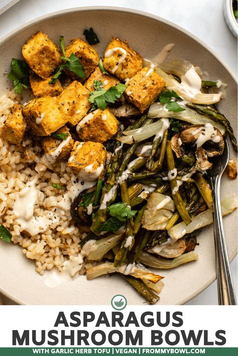 These Asparagus Mushroom Bowls with Garlic Herb Tofu are a wholesome combo of crunchy veggies, crispy tofu, and mouthwatering umami flavor! A hearty vegan and gluten-free meal. Packable Lunches, Asparagus Mushroom, Vegan Bowl Recipes, Nourish Bowls, Crunchy Veggies, Tofu Vegan, Power Bowls, Easy Vegan Dinner, Lunch Bowl