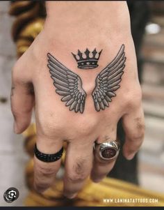 Geometric Tattoo Hand, Herren Hand Tattoos, Alas Tattoo, Tatuagem Masculina Pequena, Ankle Tattoos For Women, Cool Wrist Tattoos, Hand And Finger Tattoos, Shiva Tattoo Design, Wrist Tattoos For Guys