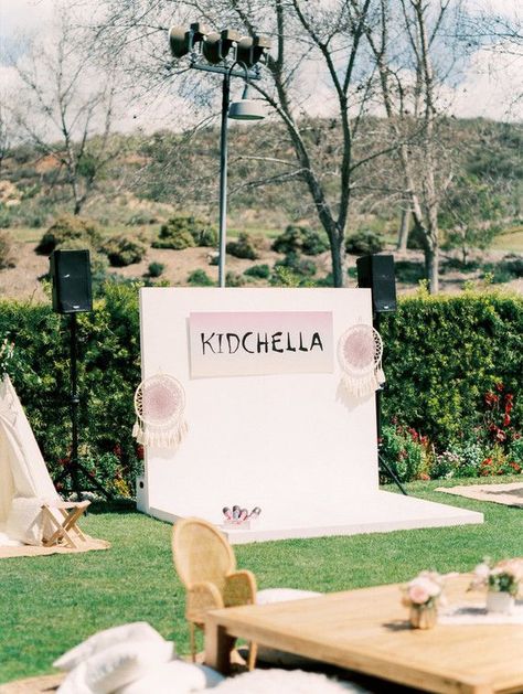 “Kidchella” themed double birthday for Amanda Stanton’s girls | 100 Layer Cakelet | Bloglovin’ Coachella Birthday Party, Coachella Party Theme, Coachella Party Ideas, Coachella Theme Party, Coachella Birthday, Amanda Stanton, Festival Themed Party, Coachella Party, Boho Birthday Party