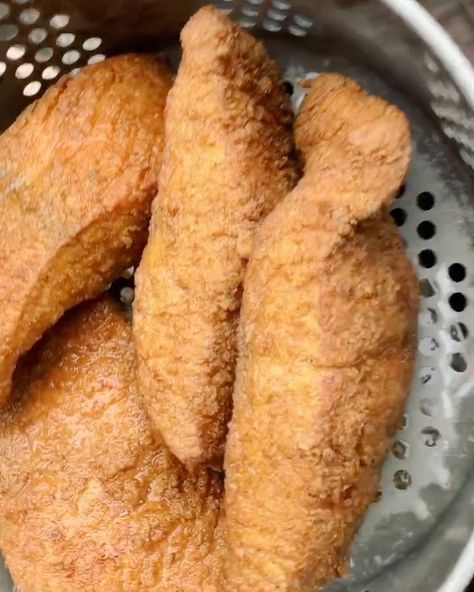 Fried Salmon Sticks, Deep Fried Salmon, Salmon Meals, Fried Salmon Recipes, Salmon Cakes Recipe, Twists Braids, Blackened Salmon, Nuggets Recipe, Fried Salmon