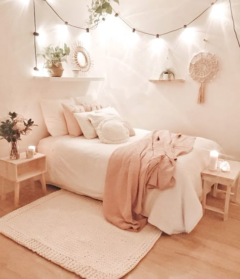 Bedroom Ideas For Teenage Girl Rooms, Koti Diy, Lots Of Plants, Dekorasi Kamar Tidur, Redecorate Bedroom, Cozy Room Decor, Teen Bedroom Decor, Room Design Bedroom, Girl Bedroom Decor