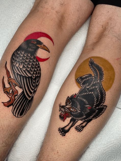 Wolf And Crow Tattoo, Crow Tattoo Traditional, American Traditional Raven, Shoulder Tattoo Traditional, Traditional Raven Tattoo, Traditional Crow Tattoo, Knee Cap Tattoo, Leg Patchwork, Traditional Style Tattoo