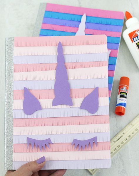 DIY Unicorn Notebooks. Pinata style! So CUTE. Free printable. Dairy Front Page Design, Decorating Composition Notebooks, Diy Back To School Supplies, Desserts Birthday, Snack Boards, Diy Notebook Cover, Unicorn Books, School Book Covers, Bookbinding Tutorial