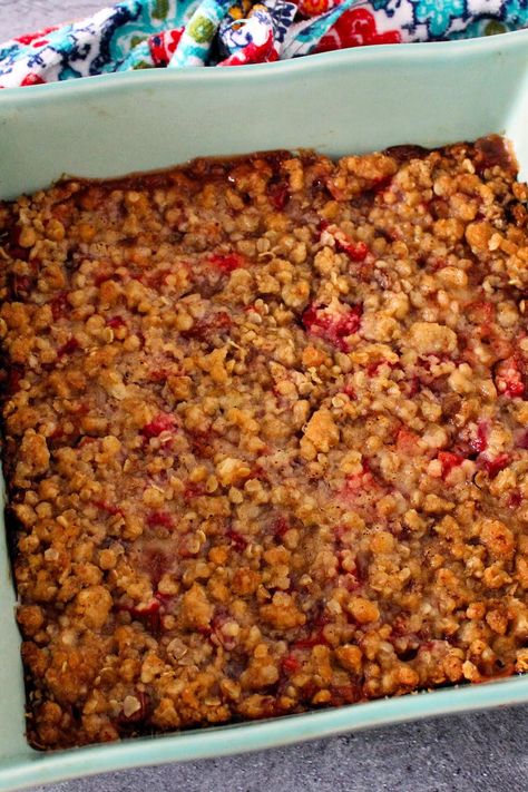 Rhubarb Crisp 9x13 Pan, Ruhbarb Crisp, Rhubarb Crisp Recipe, Rhubarb Recipes Crisp, Rhubarb Sauce, Rhubarb Muffins, Rhubarb Desserts, Mexican Salads, Rhubarb Crisp