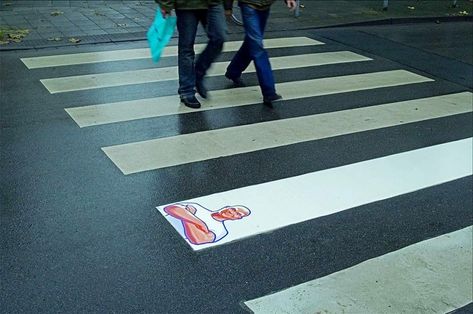 Mr. Clean effectively used its famous mascot and image to promote its business. It appeared on crosswalks in areas with busy foot traffic. The strip that featured Mr. Clean was whitened to stand out from the rest of the crossing strips to display the purpose of the company’s product. This eye-catching advertising clearly conveyed the company’s message. Brilliant marketing!! Agency: GREY, Germany Guerilla Marketing Examples, Guerrilla Advertising, Funny Commercial Ads, Guerrilla Marketing, Clever Advertising, Mr Clean, Creative Flooring, Funny Commercials, Sticker Printing