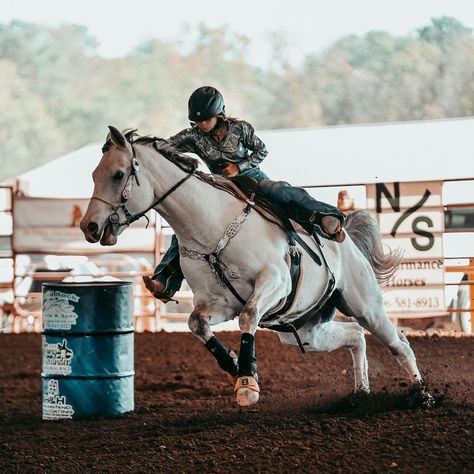 american nights 💗🪩 @if_branded @dazzlerocktack Barrel Racer Aesthetic, Racer Aesthetic, Bling Horse Tack, Wild Angel, Cowboy Life, Dream Horse Barns, Best Country Singers, Barrel Racing Horses, Horse Things