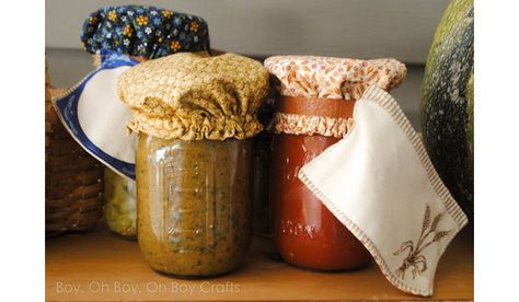 Tutorial: Reusable fabric mason jar covers Cloth Mason Jar Covers, Hidden Stitch, Mason Jar Covers, Fun Art And Craft, Craft Nook, Boy Crafts, Jar Covers, Sewing Top, Handmade Food