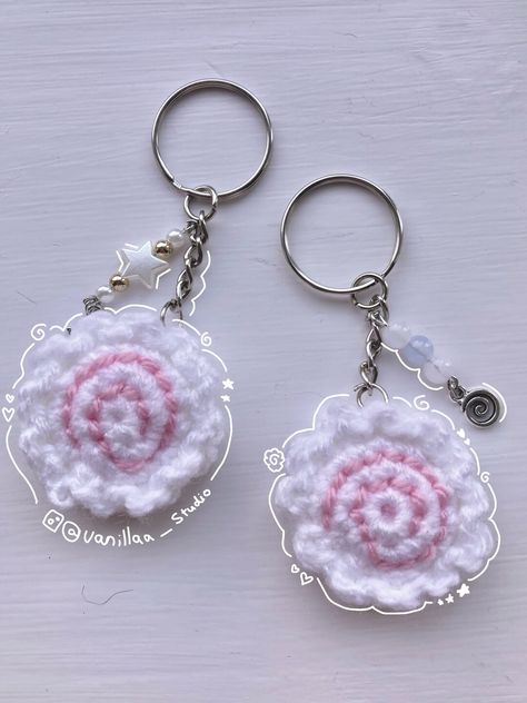 Japanese Keychain, Crochet Japanese, Keyring Crochet, Crochet Fish, Fish Cake, Crochet Keychain, Diy Crochet Projects, Crochet Gifts, Crochet Crafts