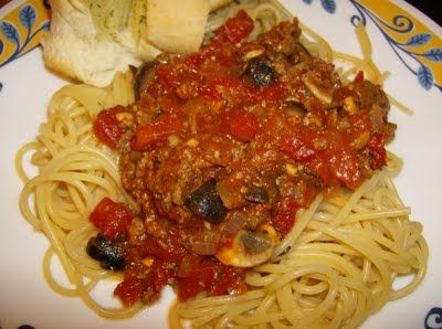 Meaty Spaghetti Sauce, Black Olives Recipes, Mushrooms Sauce, Spaghetti With Meat, Best Spaghetti Sauce, Canned Spaghetti Sauce, Olive Sauce, Garlic Spaghetti, Best Spaghetti